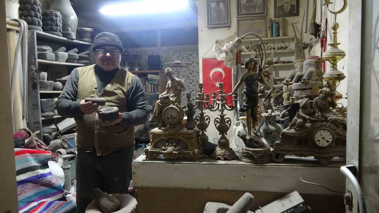 kiliste tas oymaciliginin son ustasi bayramda da tezgah basinda 3 RcXqgizv