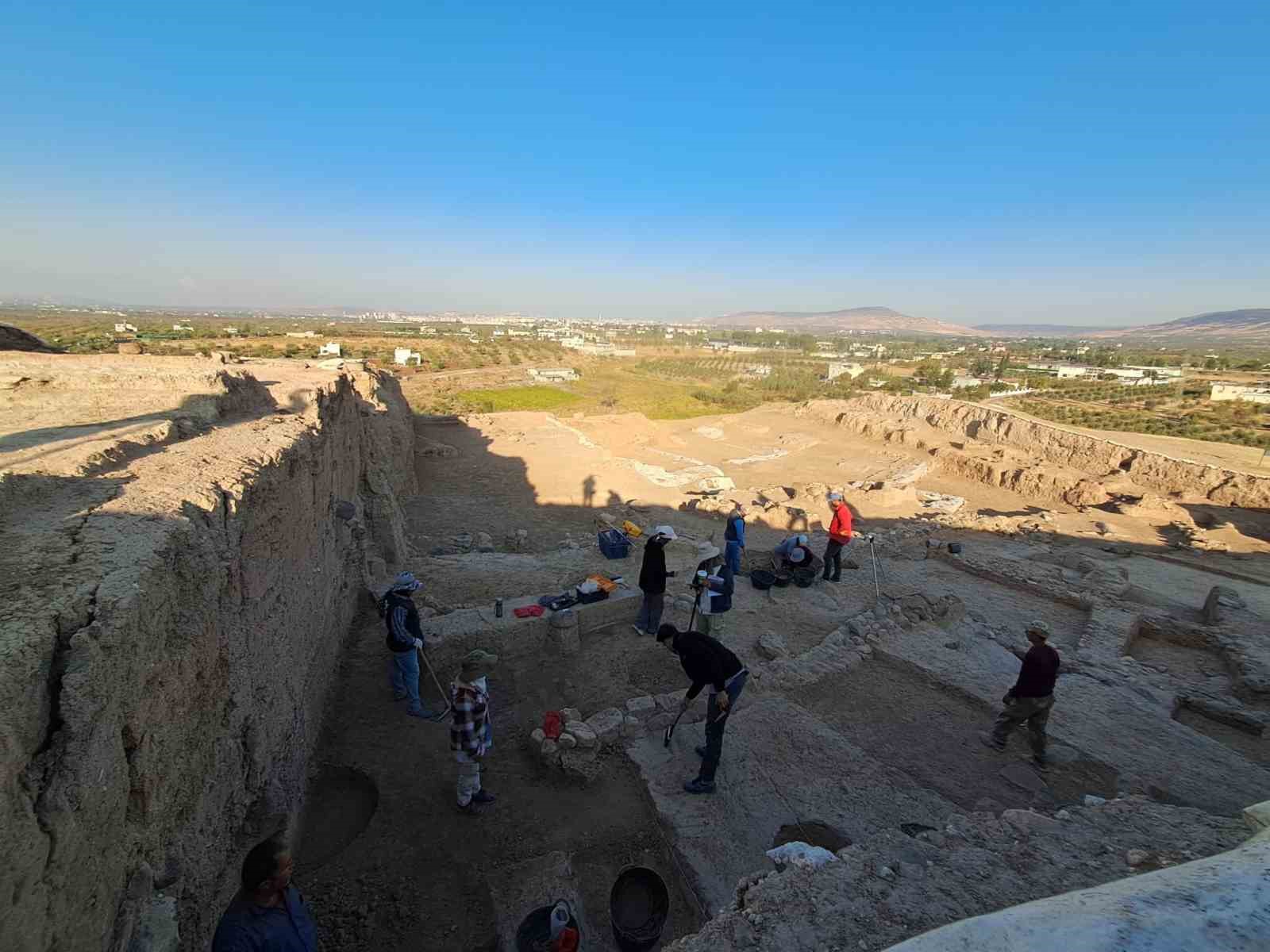 kilisteki oylum hoyuk kazilarinda yeni hitit civi yazili belgeler bulundu 3 VWe3cvWM