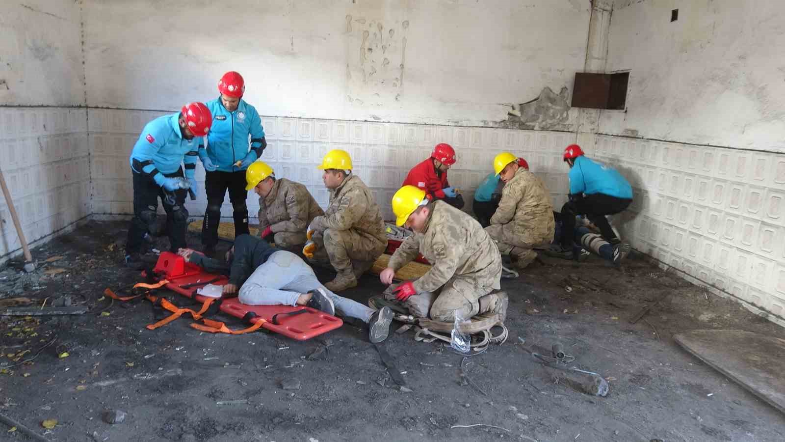 kilisteki tatbikat gercegi aratmayan goruntulere sahne oldu 2 2WXHw7IP
