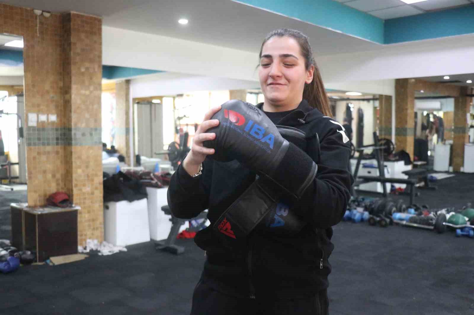 kilo vermek icin taktigi eldivenlerle 7 turkiye 1 avrupa sampiyonu oldu 2 FO2R5i31