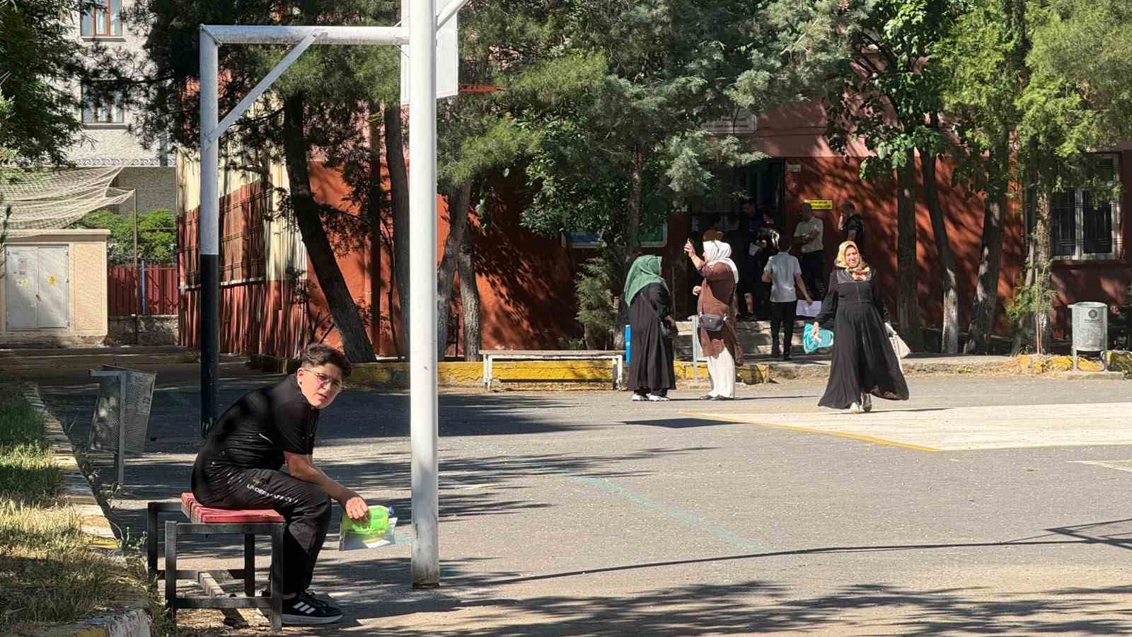 kimlige gerek yok demis sinava son bir dakikada yetistirildi 1 emDpGJBu