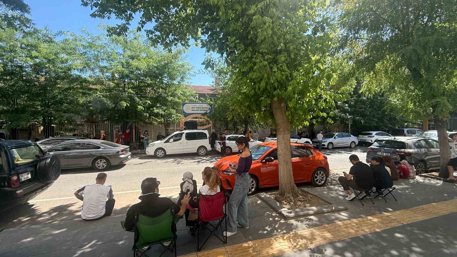 kimlige gerek yok demis sinava son bir dakikada yetistirildi 2 u8zmjKOC