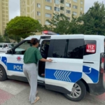 kimligini-evde-unutan-adayin-imdadina-polis-yetisti-15l2EVDf.jpg