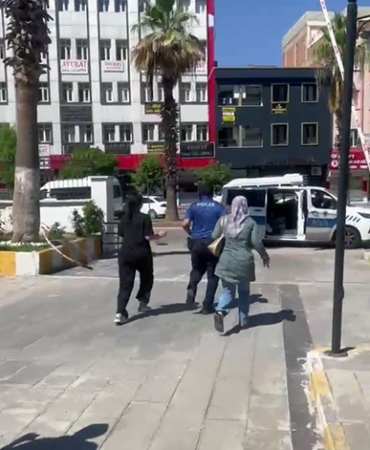 kimligini-unutan-ogrenciye-polis-yardim-etti-SCApiXYQ.jpg