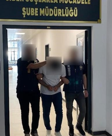 kimlik-bilgilerini-caldiklari-vatandaslar-adina-sahte-kredi-karti-cikaran-2-supheli-tutuklandi-q9a1cwXP.jpg
