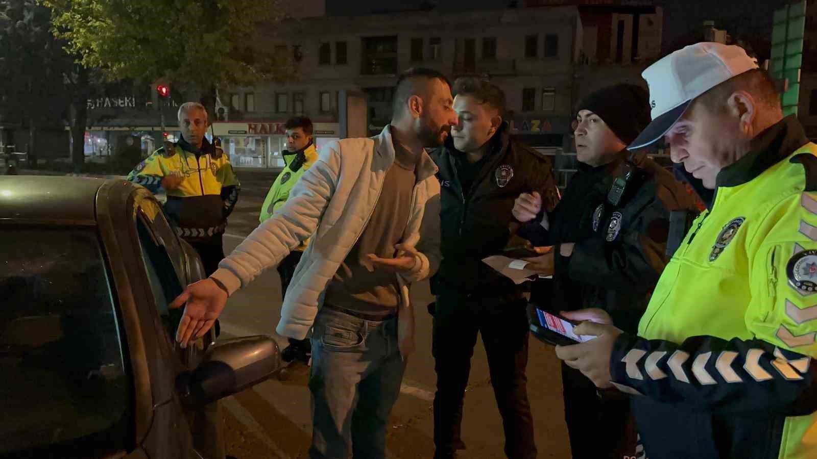 kimlik isteyen polise sosyal medyasini acti 2 VgsnWB9c