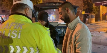 kimlik-isteyen-polise-sosyal-medyasini-acti-eIqk145T.jpg