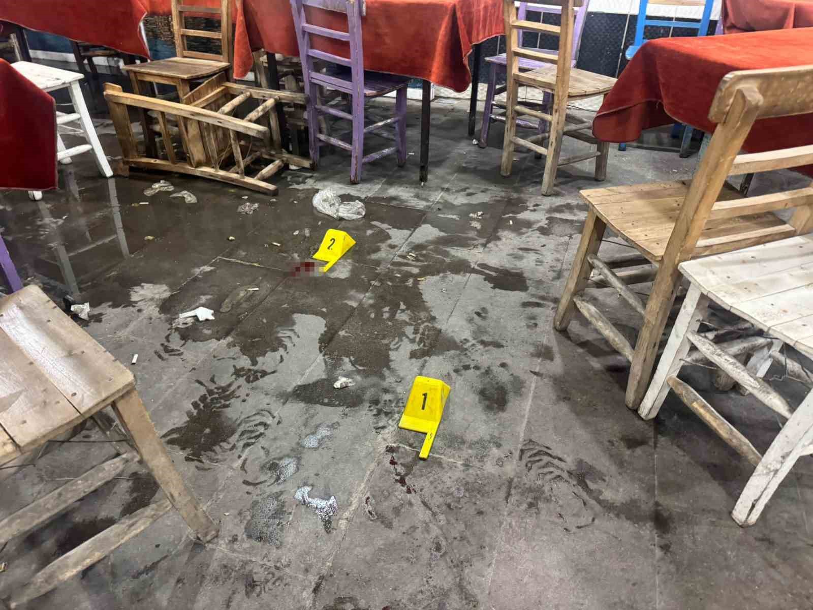 kiraathanede bicakli saldiriya ugrayan amca ve yegeni yaralandi 0 TJdNsajT