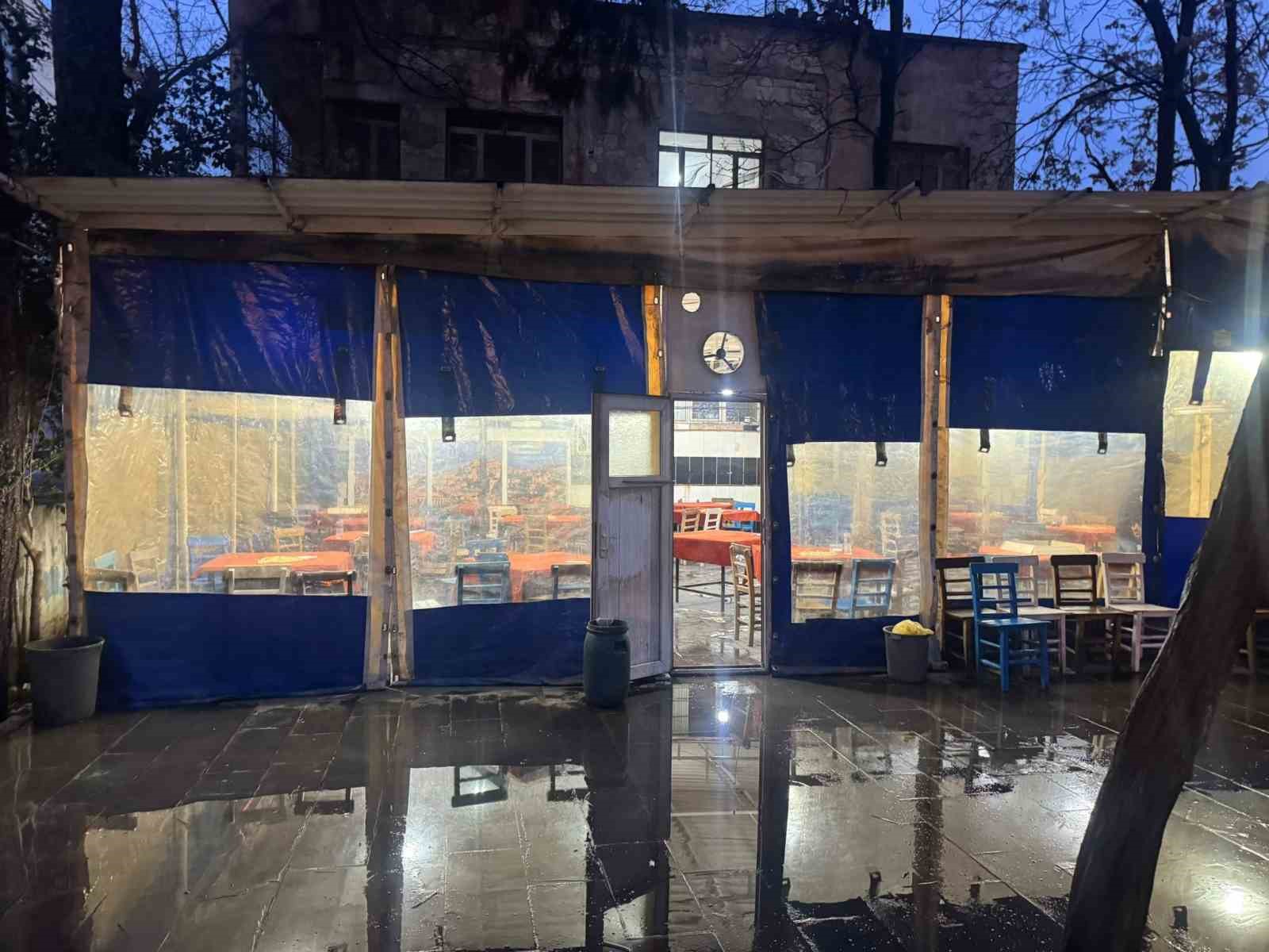 kiraathanede bicakli saldiriya ugrayan amca ve yegeni yaralandi 1 T5ibNDzq