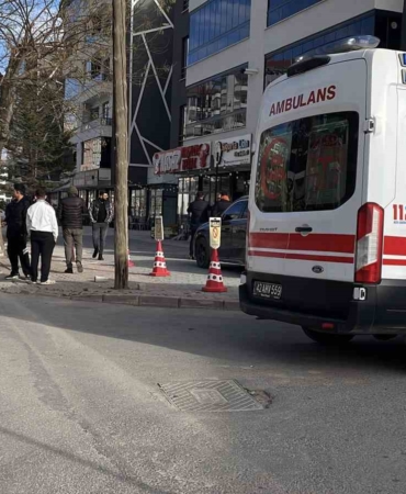 kiraci-dukkan-sahibini-gogsunden-bicakladi-KsQTgBgH.jpg