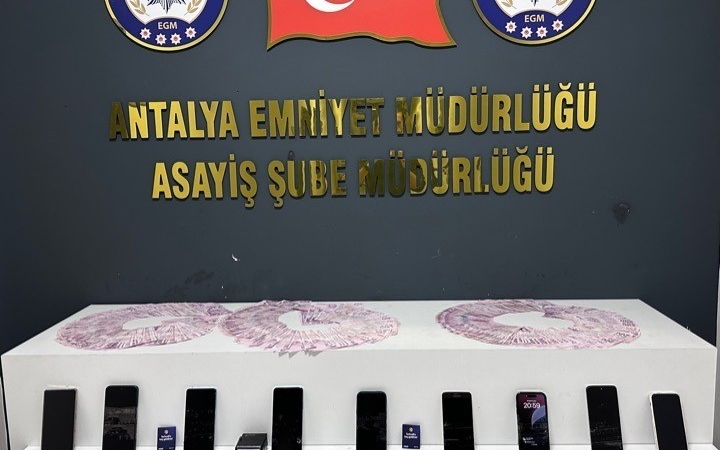 kiralik-ilaniyla-basladi-21-milyonluk-vurgunla-bitti-3-kisi-tutuklandi-hWUHTcQ8.jpg