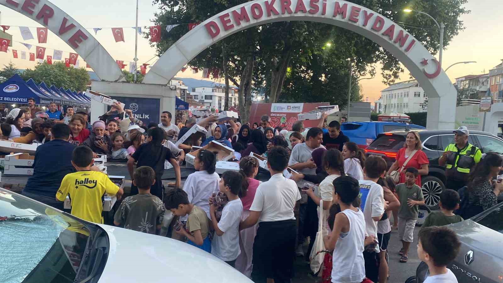 Kiraz kapabilmek için kıyasıya yarıştılar 4 kiraz kapabilmek icin kiyasiya yaristilar 0 rJVXL47e