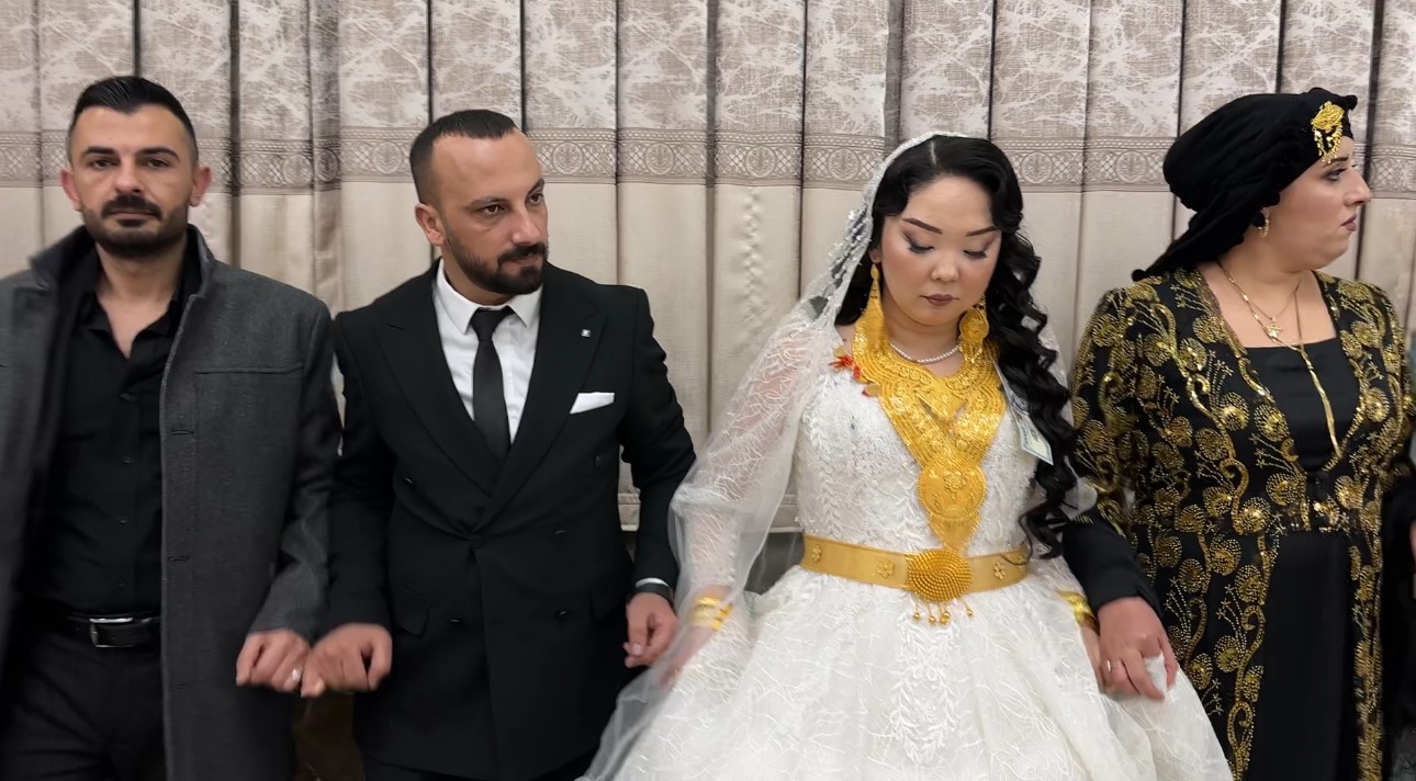kirgiz gelin ve yuksekovali damadin kargoda baslayan aski mutlu sonla bitti 11 LggJh9WB