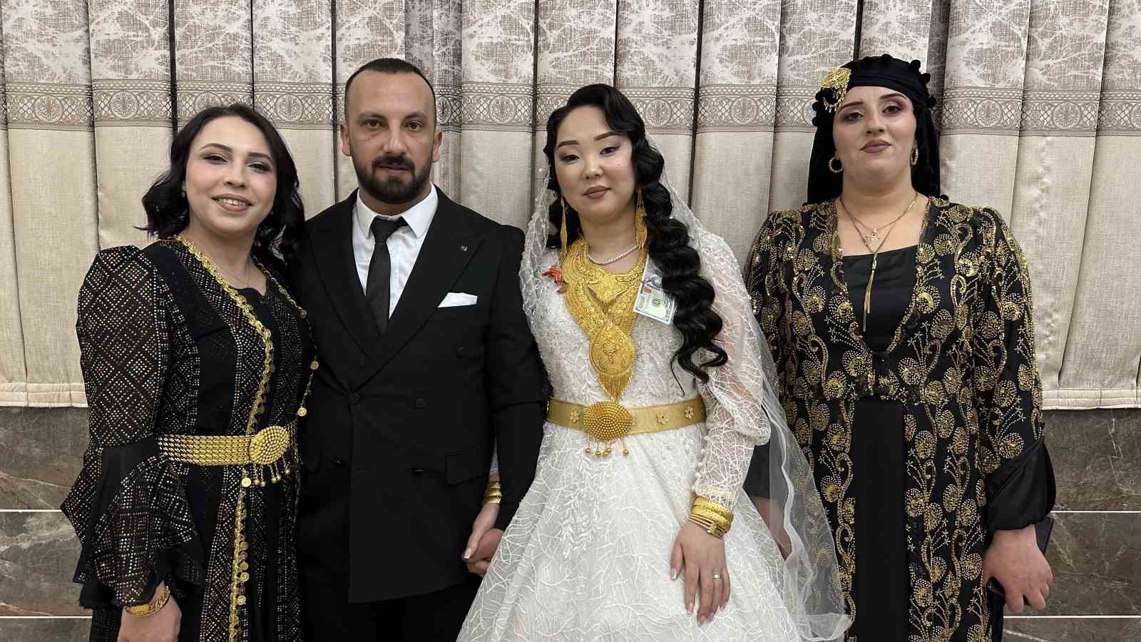 kirgiz gelin ve yuksekovali damadin kargoda baslayan aski mutlu sonla bitti 2 lmBiNVqq