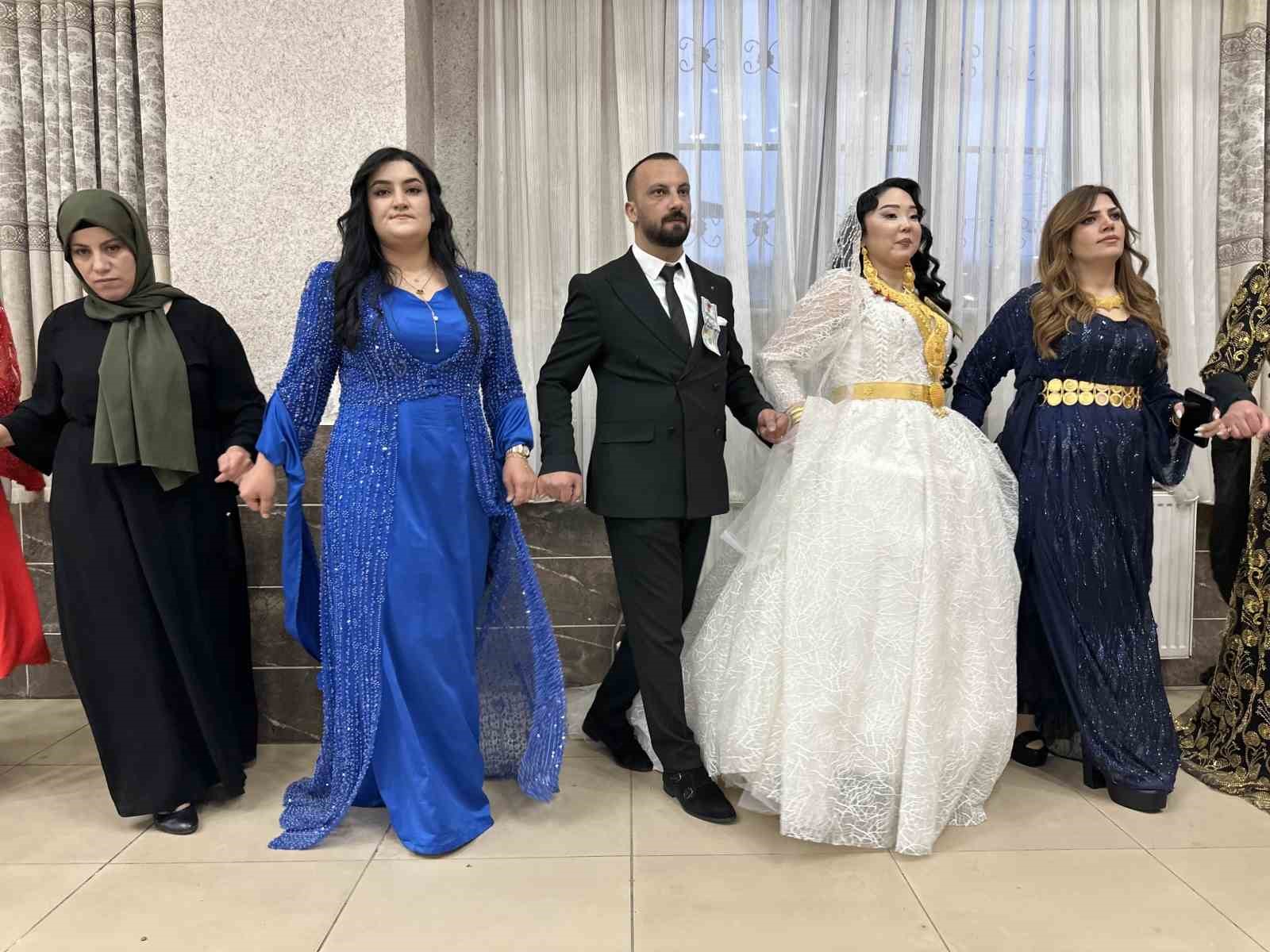 kirgiz gelin ve yuksekovali damadin kargoda baslayan aski mutlu sonla bitti 4 Fpmkl99a