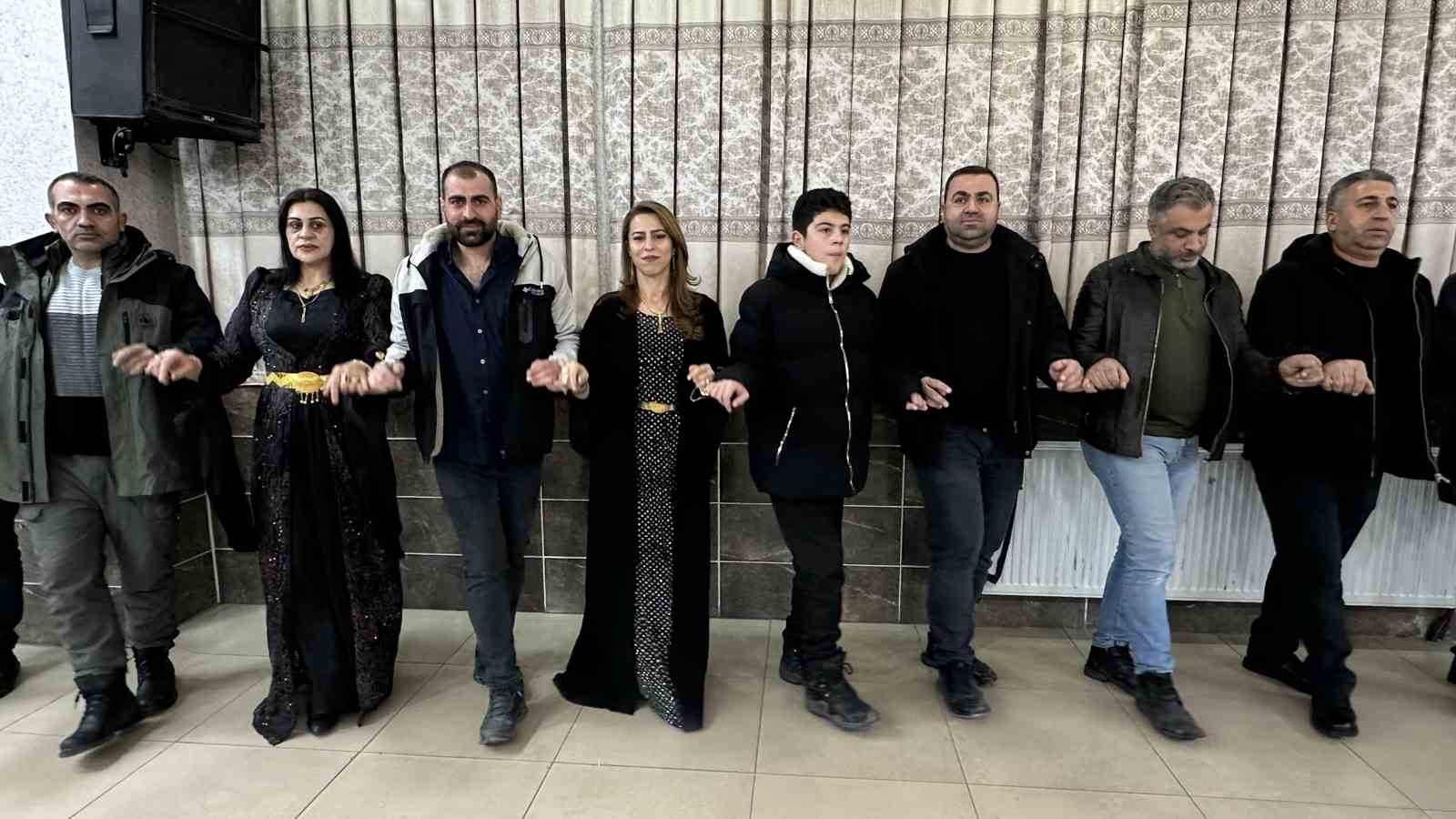 kirgiz gelin ve yuksekovali damadin kargoda baslayan aski mutlu sonla bitti 5 FZbgfVEj