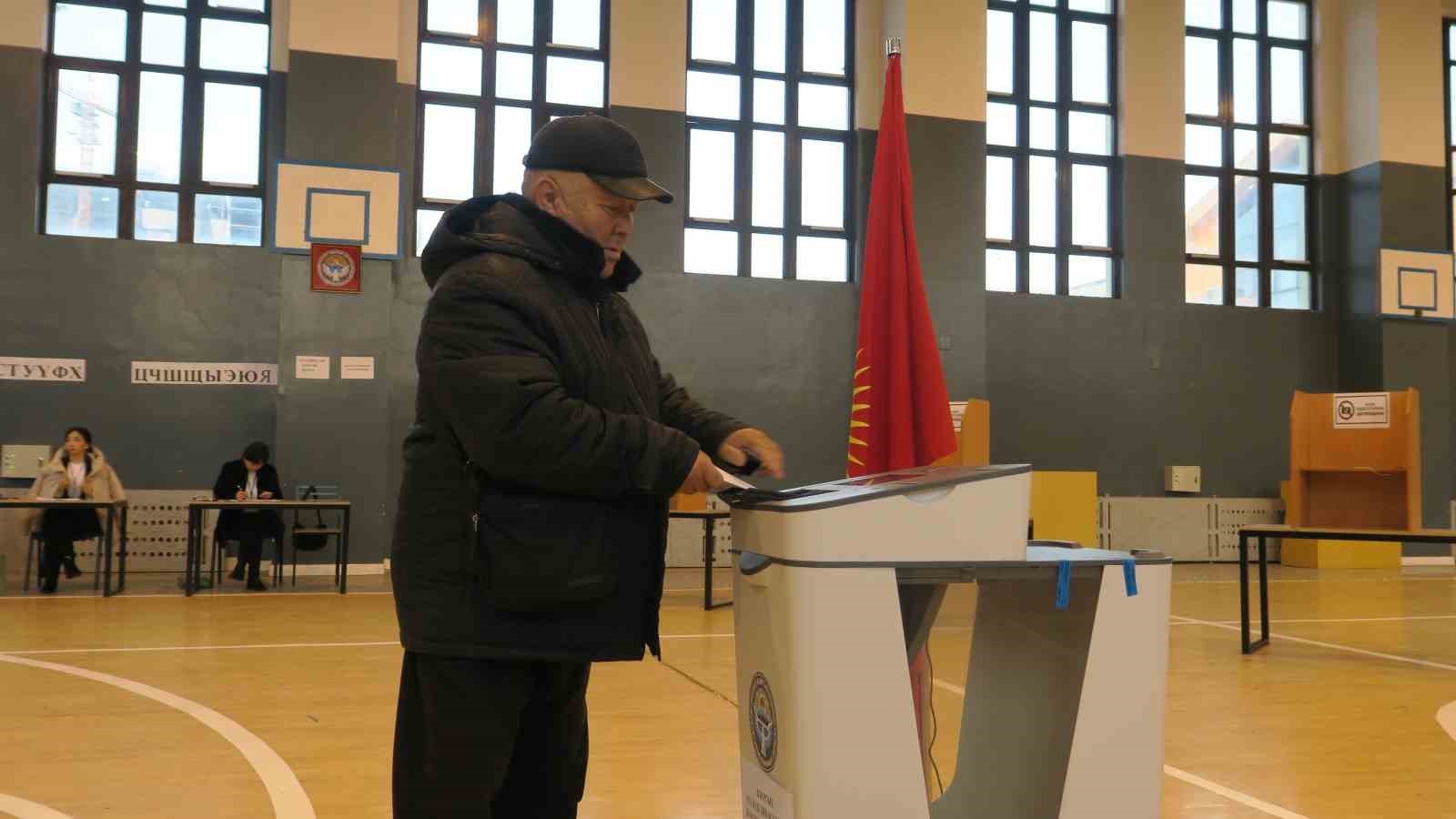 kirgizistanda halk erken parlamento secimleri icin sandik basinda 5 1hYnbqEi