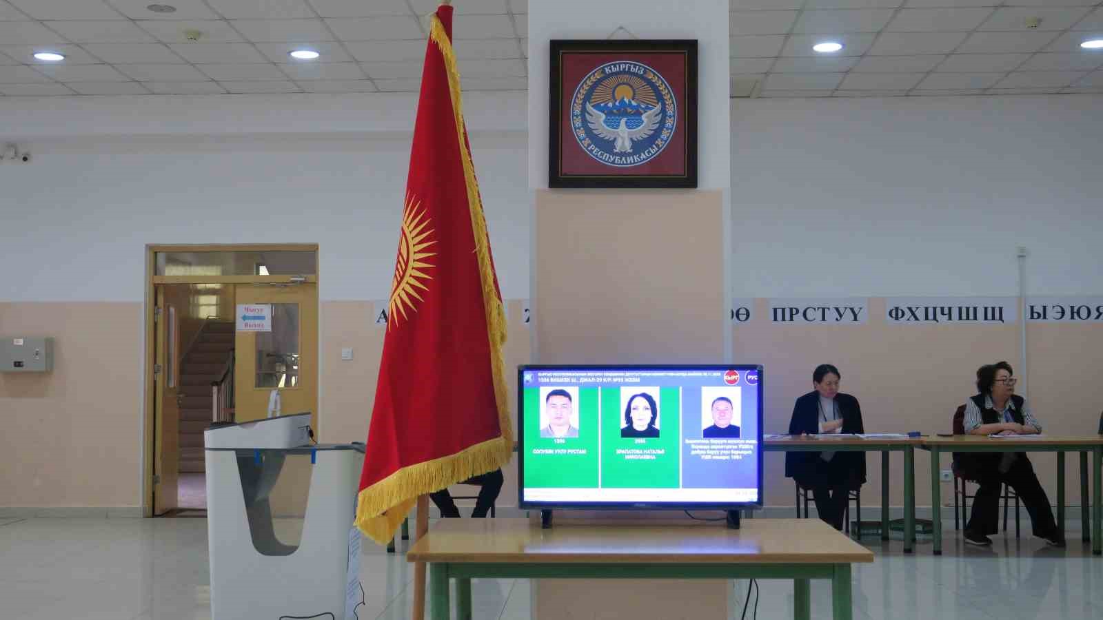 kirgizistanda halk erken parlamento secimleri icin sandik basinda 6 vrw96LjX