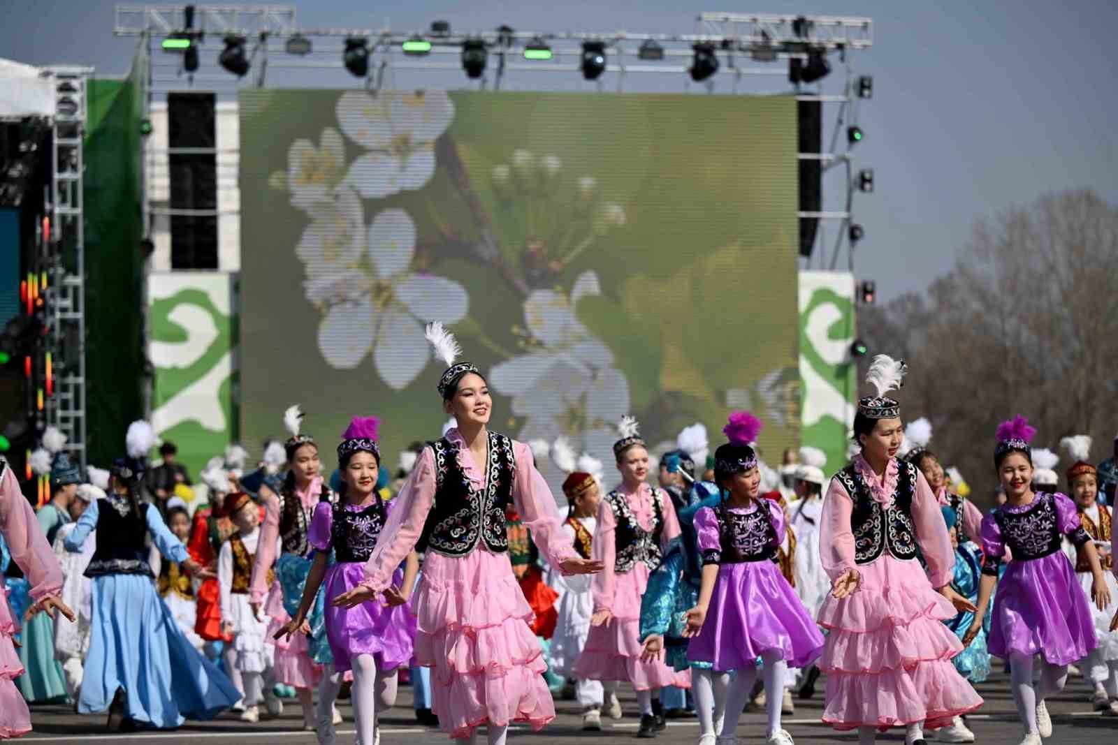 kirgizistanda nevruz coskusu 6 V9CVs1UO