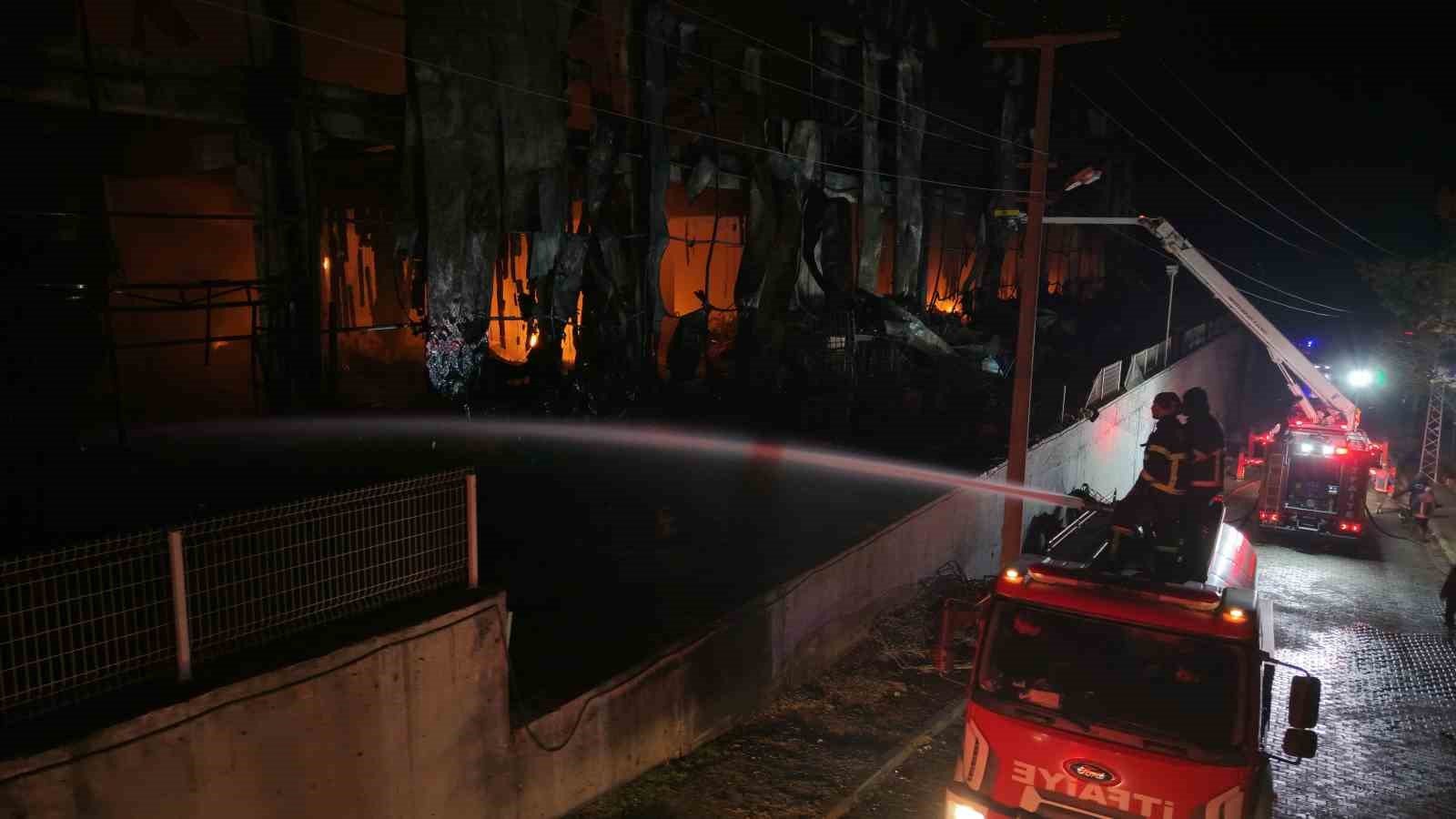 Kırıkkale Valisi Makas’tan fabrika yangınıyla ilgili açıklama: "Tamamen kontrol altına aldık" 8 kirikkale valisi makastan fabrika yanginiyla ilgili aciklama tamamen kontrol altina aldik 4 h8OpPO3f