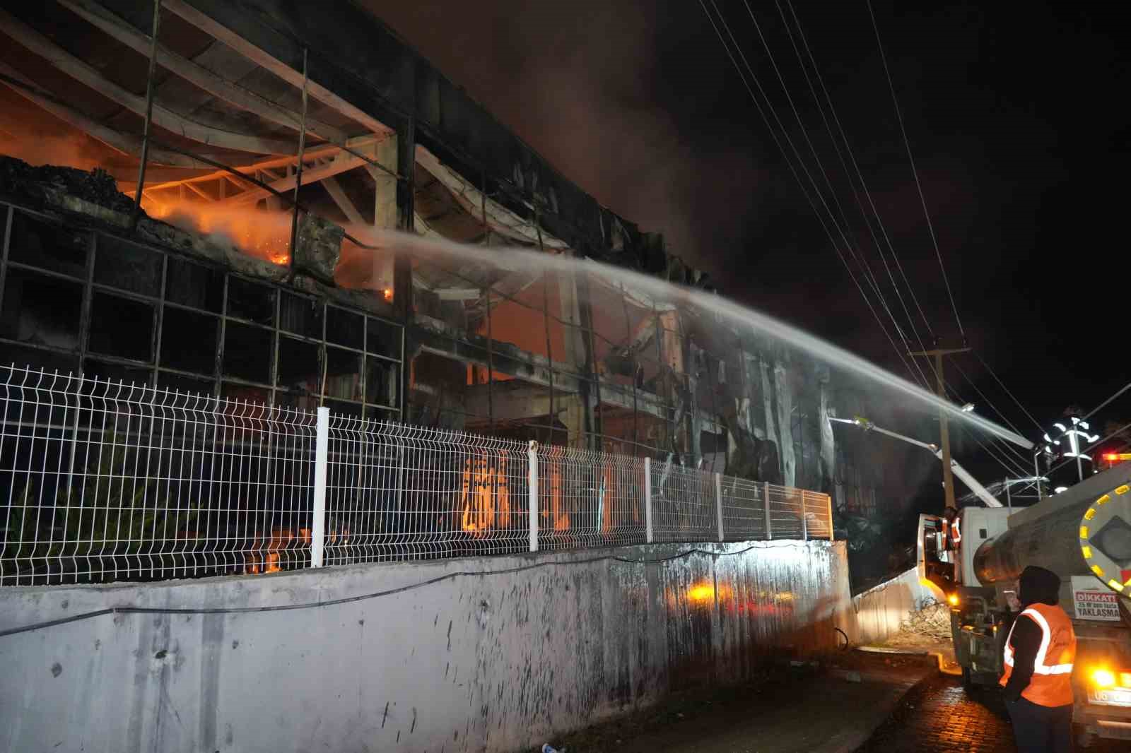 Kırıkkale Valisi Makas’tan fabrika yangınıyla ilgili açıklama: "Tamamen kontrol altına aldık" 10 kirikkale valisi makastan fabrika yanginiyla ilgili aciklama tamamen kontrol altina aldik 6 FUGTwARZ