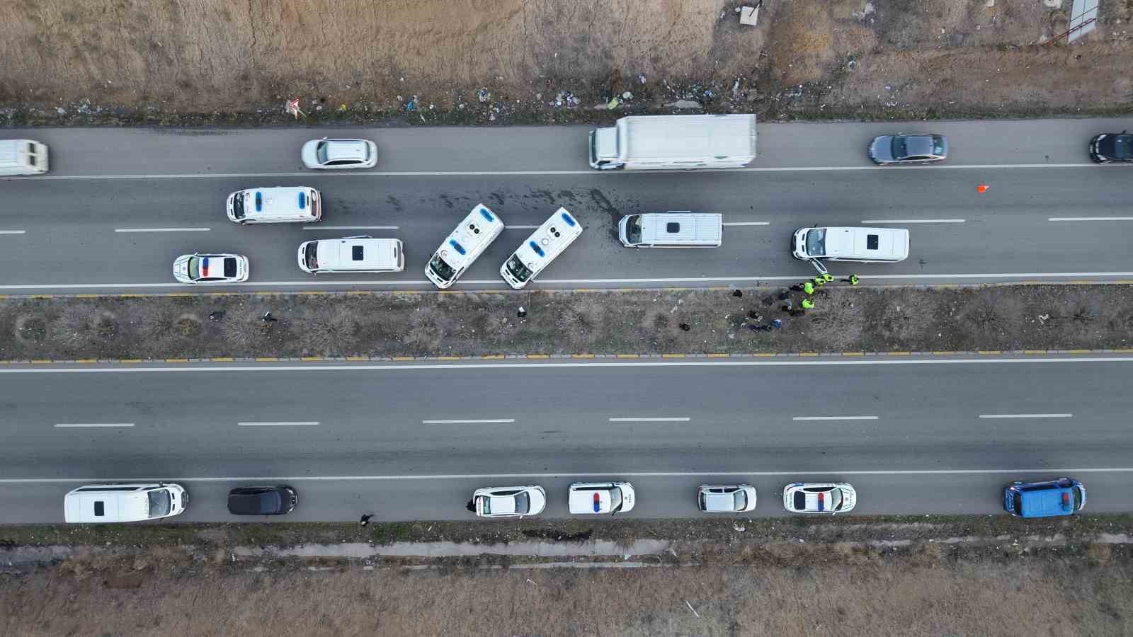 kirikkalede 3 servis araci carpisti 10 yarali 1 71arPZTg