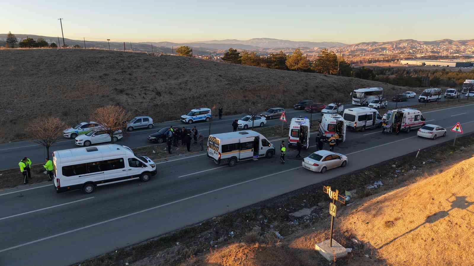 kirikkalede 3 servis araci carpisti 10 yarali 2 w3mY5Znb