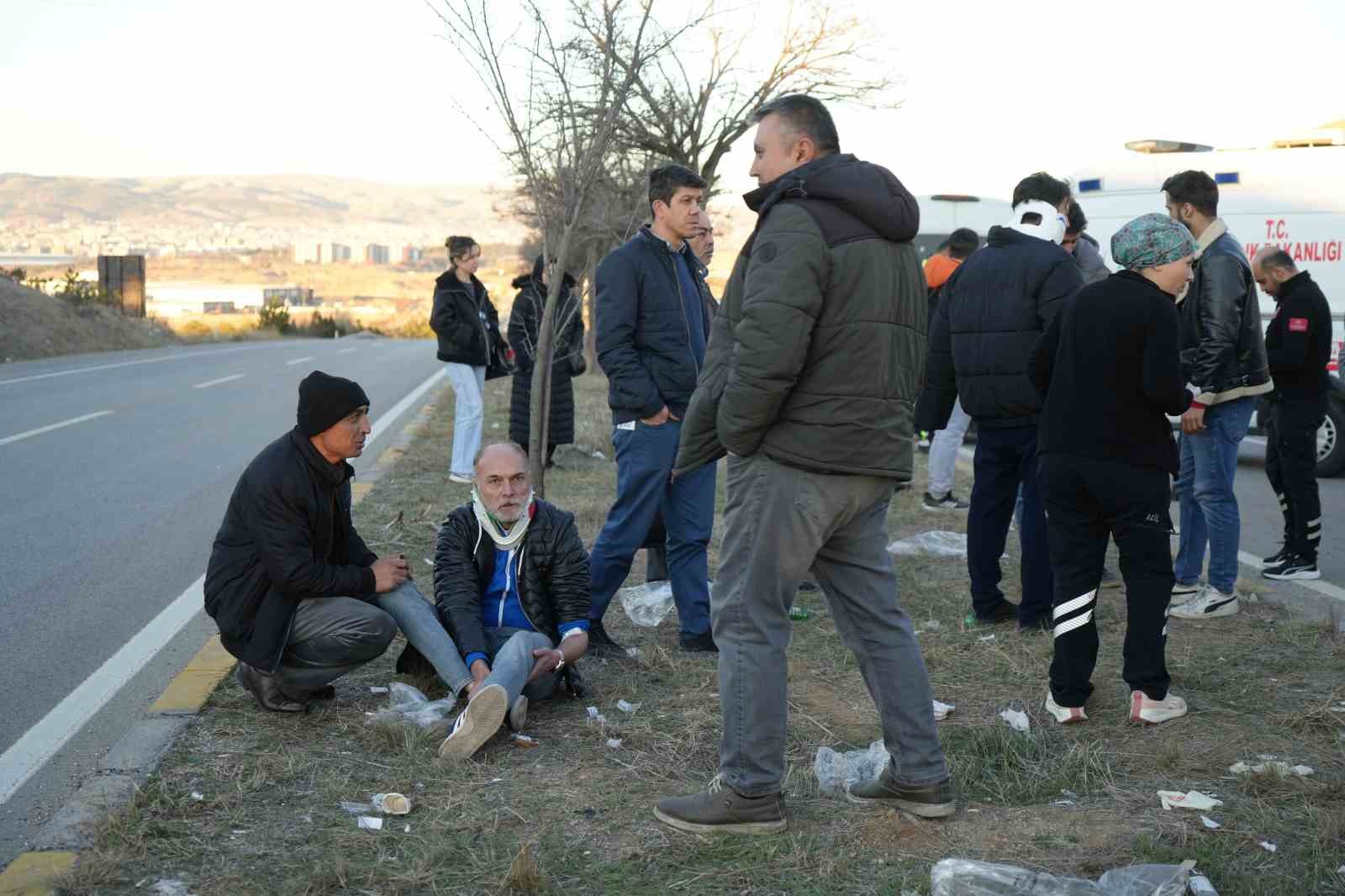 kirikkalede 3 servis araci carpisti 10 yarali 3 MDU1vdyq