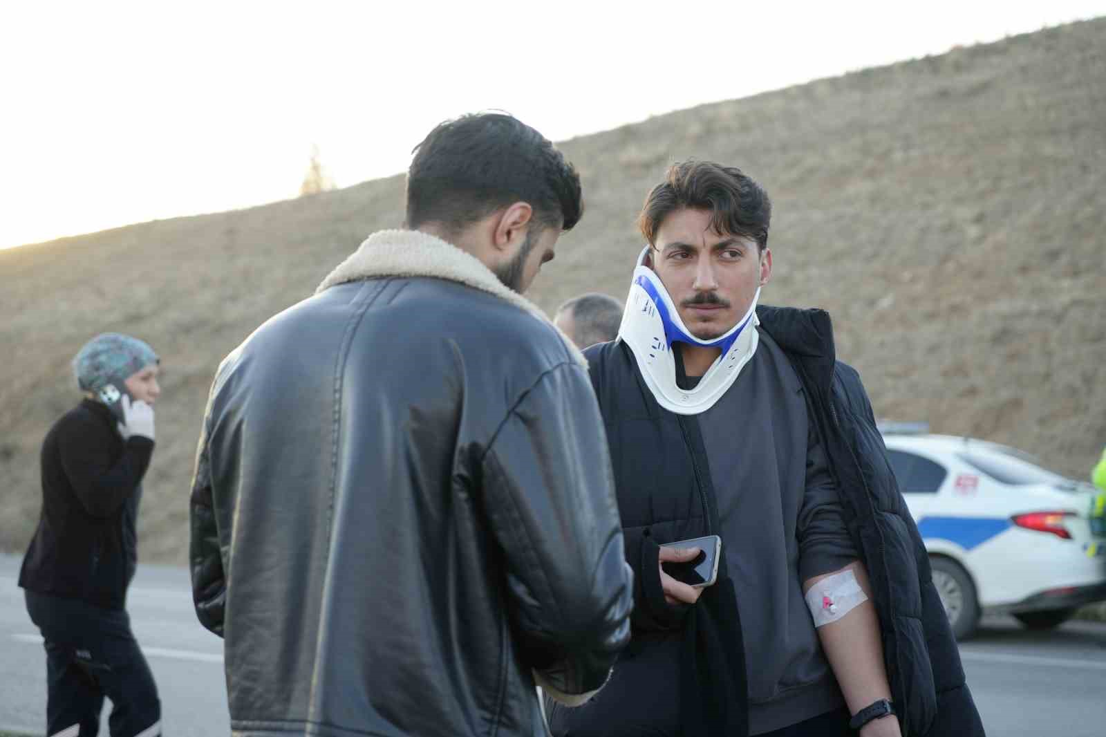 kirikkalede 3 servis araci carpisti 10 yarali 6 FfZBZZ7k