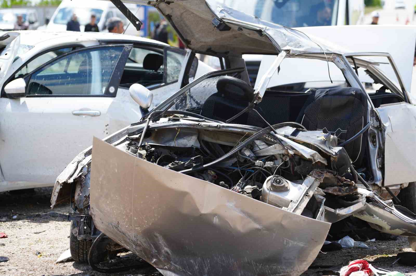 kirikkalede araclar bir aileye mezar oldu olu sayisi 3e yukseldi 6 kisinin tedavisi suruyor