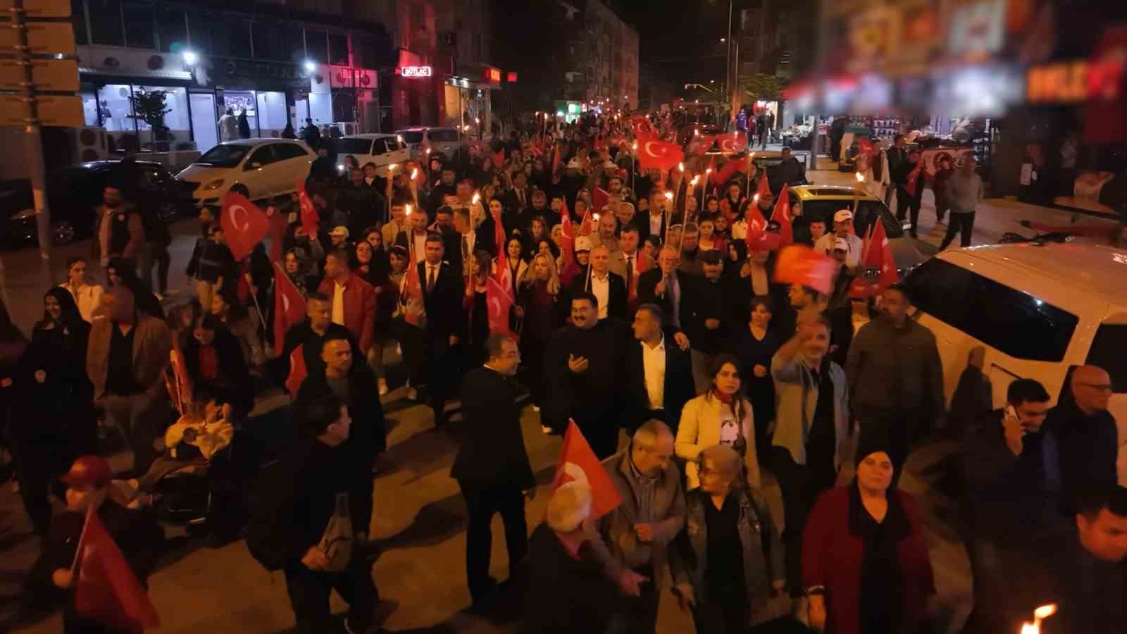 kirikkalede binlerce kisi cumhuriyet icin yurudu 0 V3FiRzAz