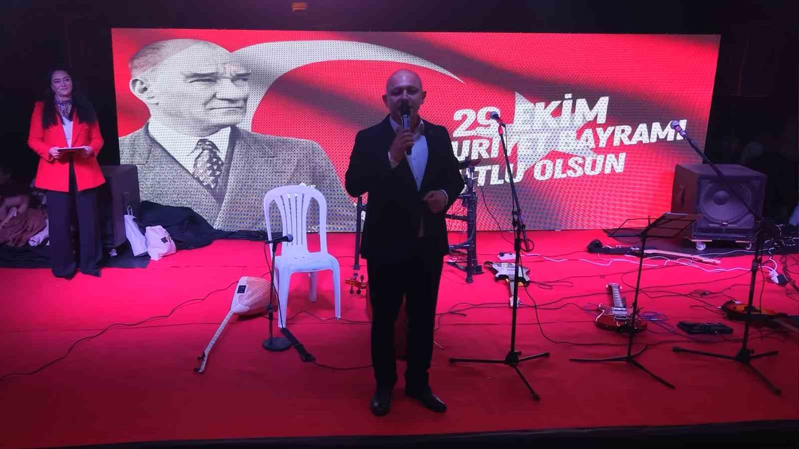 kirikkalede binlerce kisi cumhuriyet icin yurudu 2 vDMfP2ts