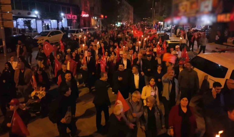 kirikkalede-binlerce-kisi-cumhuriyet-icin-yurudu-JANjZJ6X.jpg