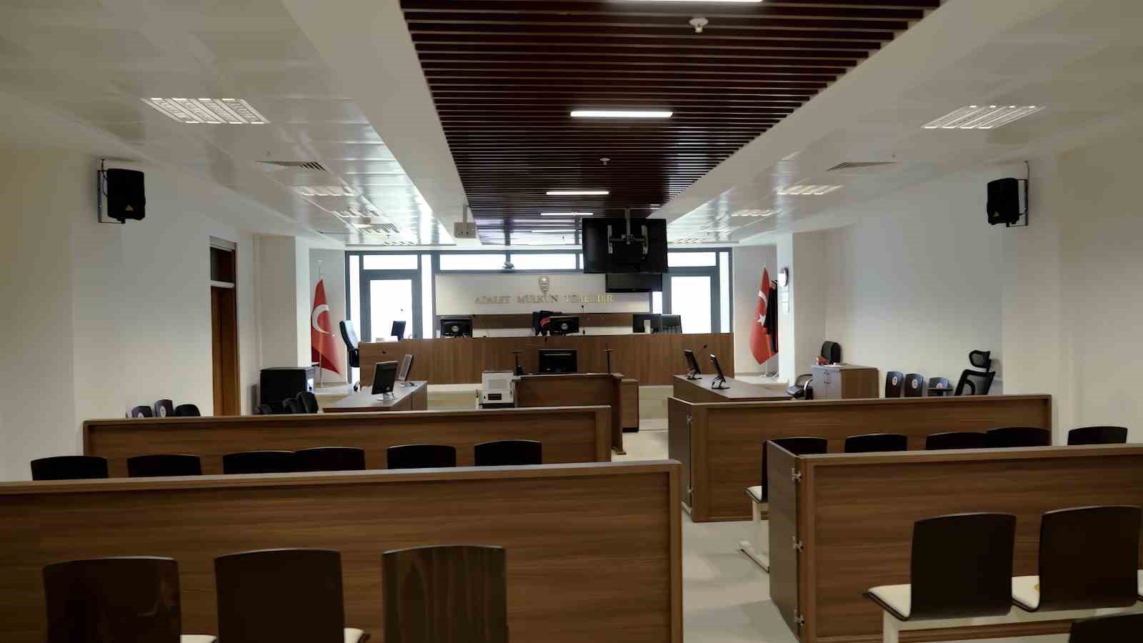 Kırıkkale’de boşanma aşamasındaki gelinini ve kız kardeşini öldüren sanık hakim karşısında 4 kirikkalede bosanma asamasindaki gelinini ve kiz kardesini olduren sanik hakim karsisinda 0 8yseJuKm