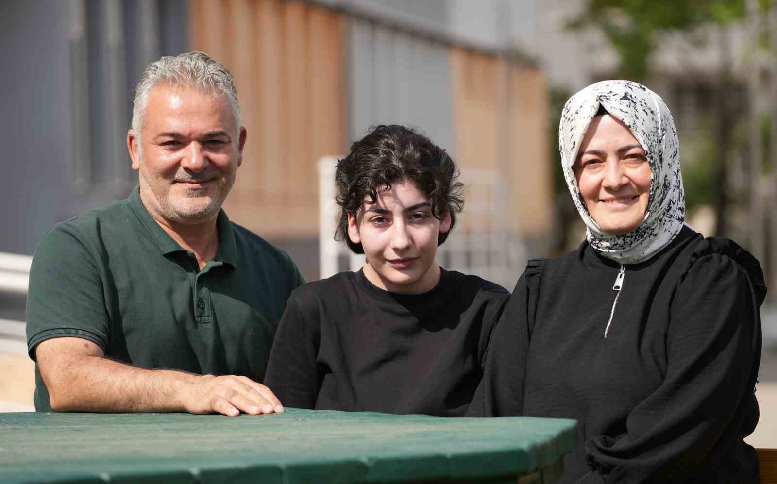 kirikkalede devlet okullarindan 2 lgs birincisi cikti biri dersi dinledi digeri gunde 200 soru MzrUn1yW