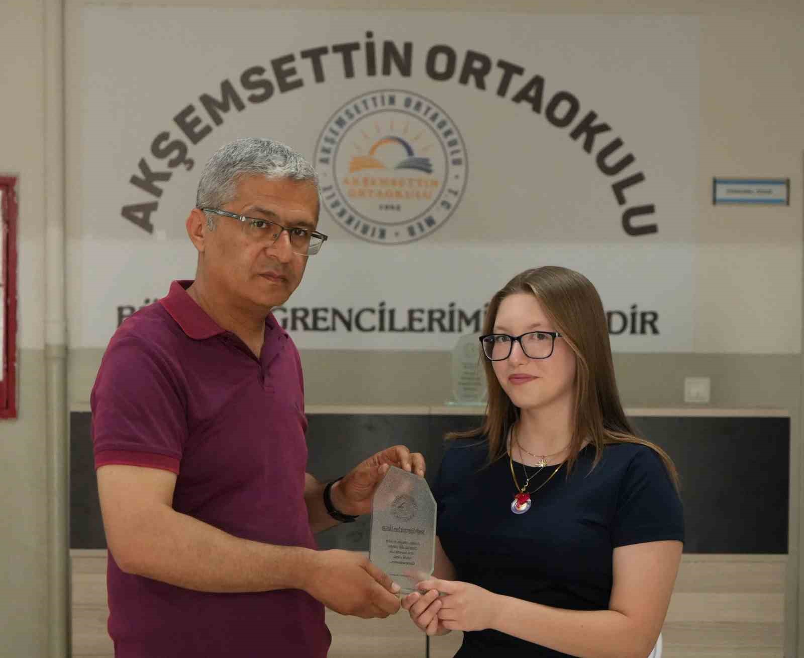 kirikkalede devlet okullarindan 2 lgs birincisi cikti biri dersi dinledi digeri gunde 200 soru mMOsAzid