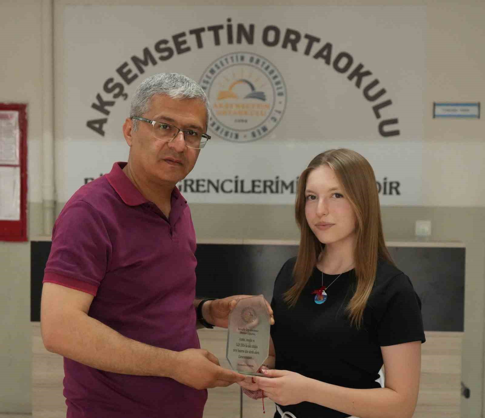 kirikkalede devlet okullarindan 2 lgs birincisi cikti biri dersi dinledi digeri gunde 200 soru vdVHgkTD