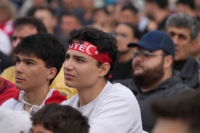 Eskişehirliler 24 yıl sonra millilerin Dünya Kupası coşkusunu sabahın erken saatlerinde yaşadı 2 thumbnail