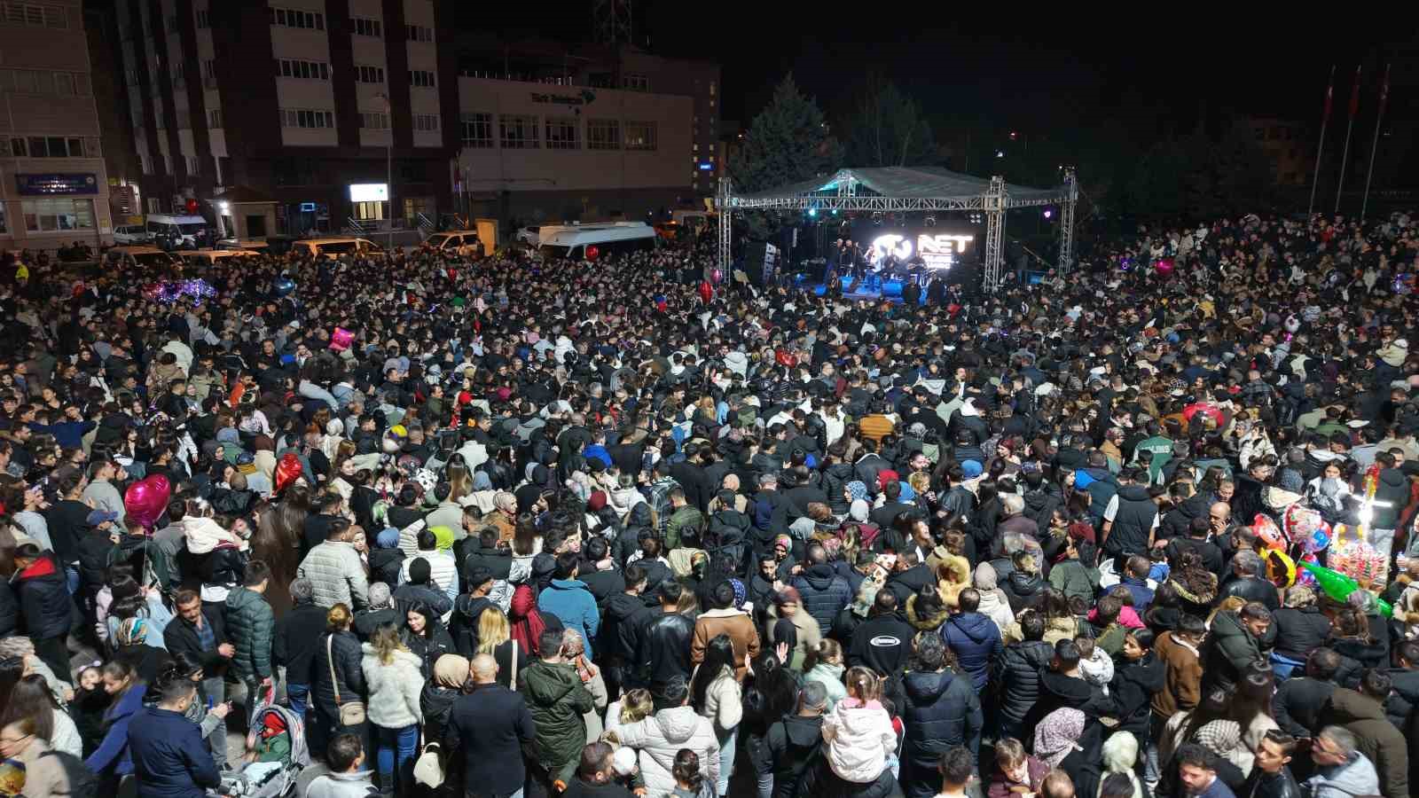 kirikkalede huseyin kagit konserine binlerce kisi akin etti 0