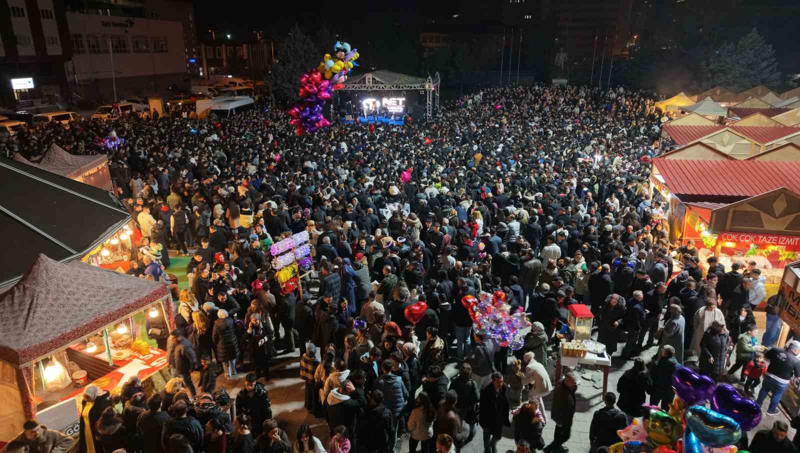 kirikkalede huseyin kagit konserine binlerce kisi akin etti 1 epckgIXg