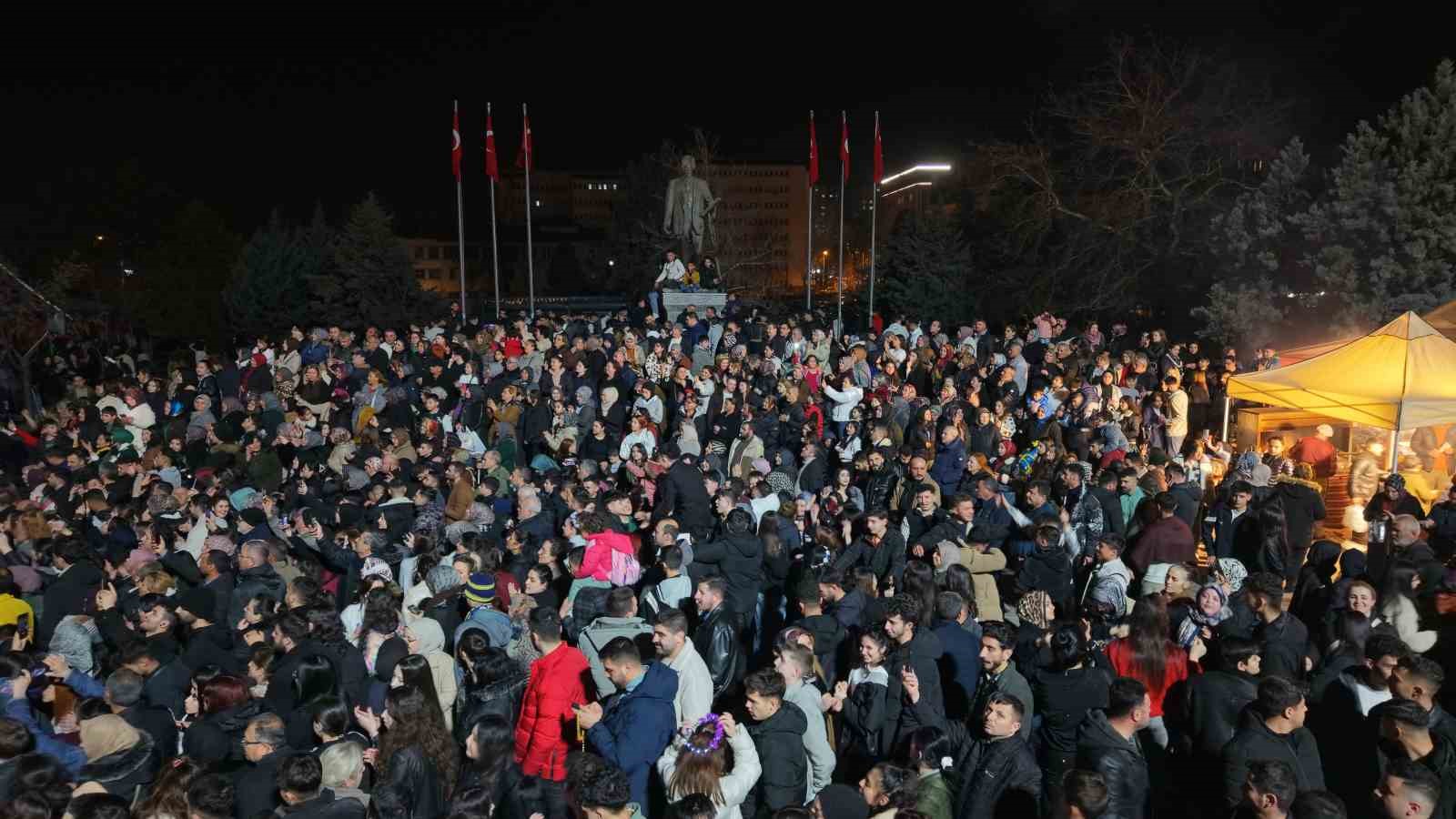 kirikkalede huseyin kagit konserine binlerce kisi akin etti 4 DPHVvCw9