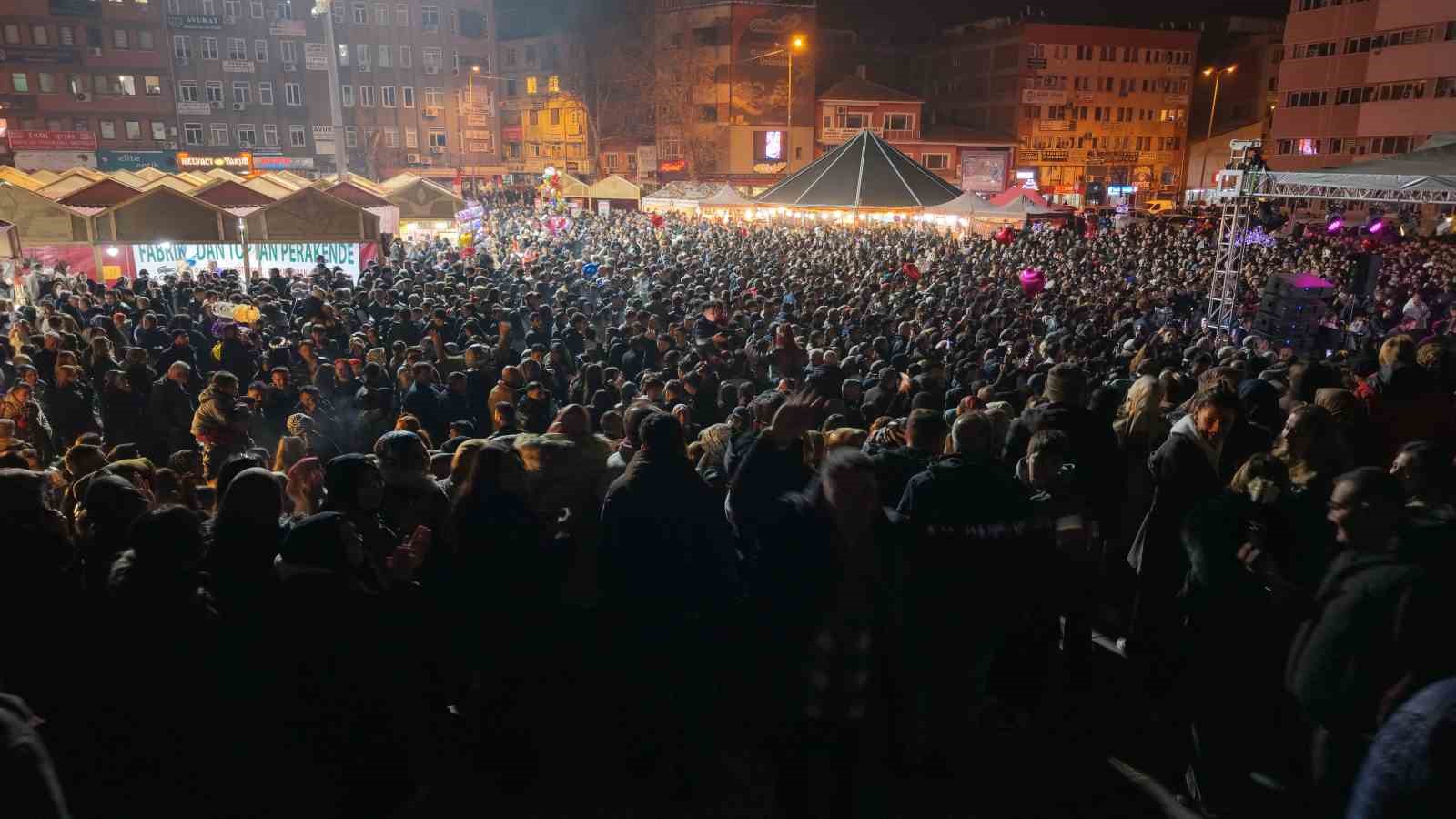 kirikkalede huseyin kagit konserine binlerce kisi akin etti 5 UBkrBucc