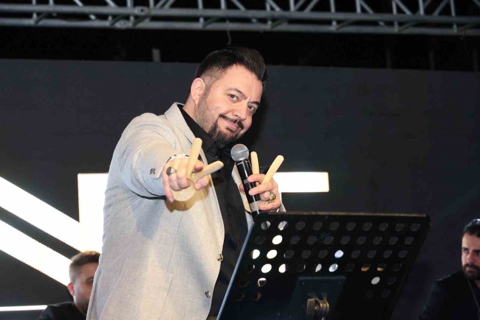 kirikkalede huseyin kagit konserine binlerce kisi akin etti 6 32AcNIYk
