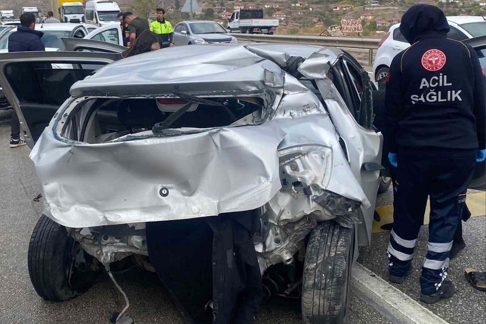 kirikkalede iki otomobil carpisti 4 yarali 0 OzZ5sD25