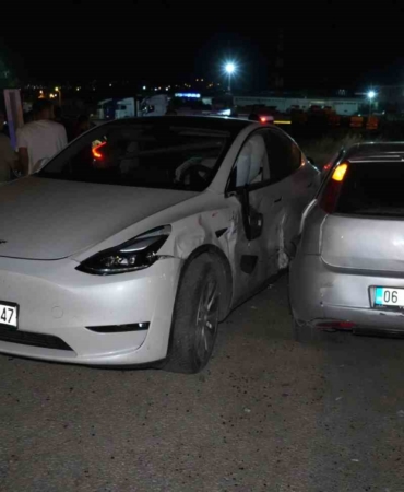 kirikkalede-iki-otomobil-carpisti-4-yarali-7cz2JiHz.jpg