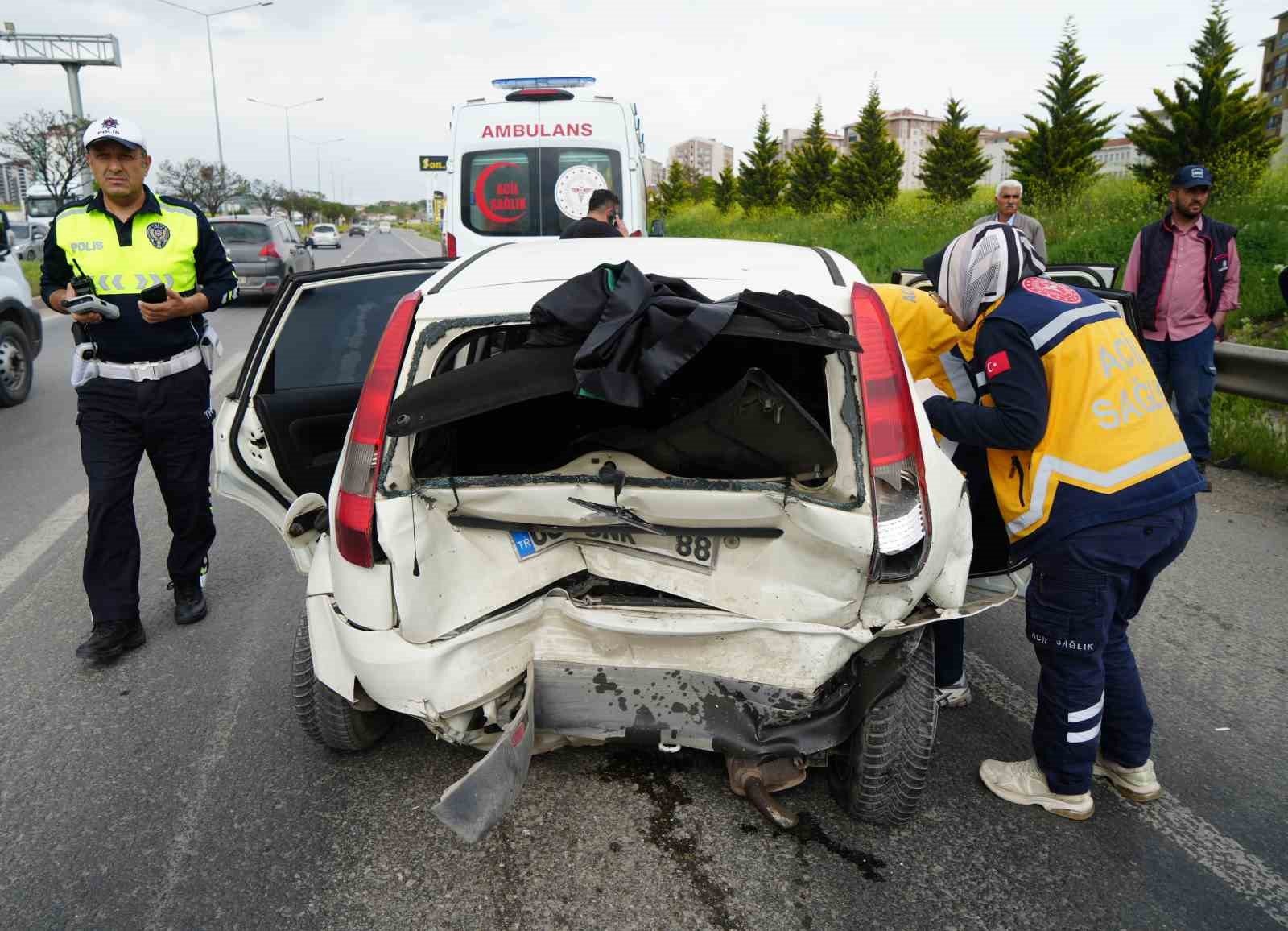 kirikkalede iki otomobil carpisti 7 yarali 1 58efp23g