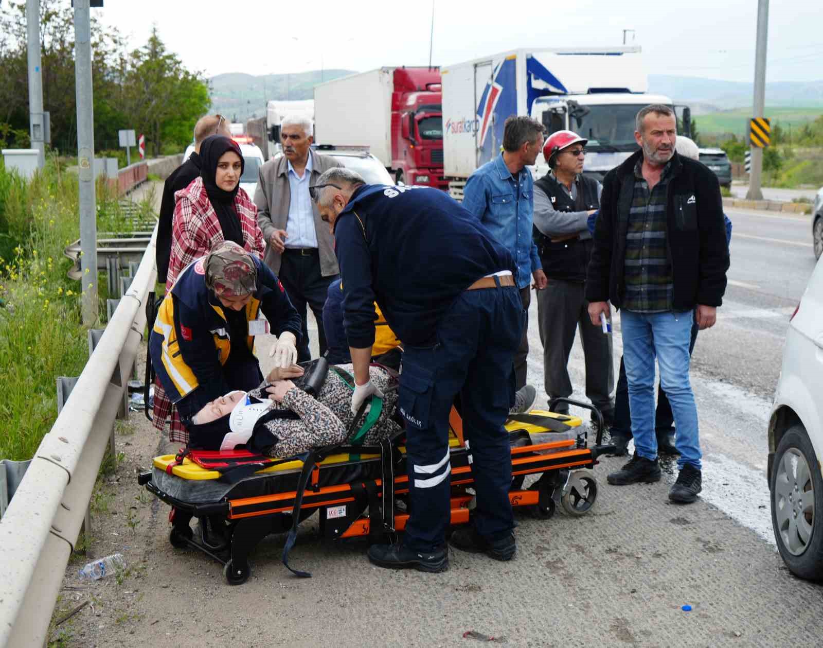 kirikkalede iki otomobil carpisti 7 yarali 3 7VNZwsDj