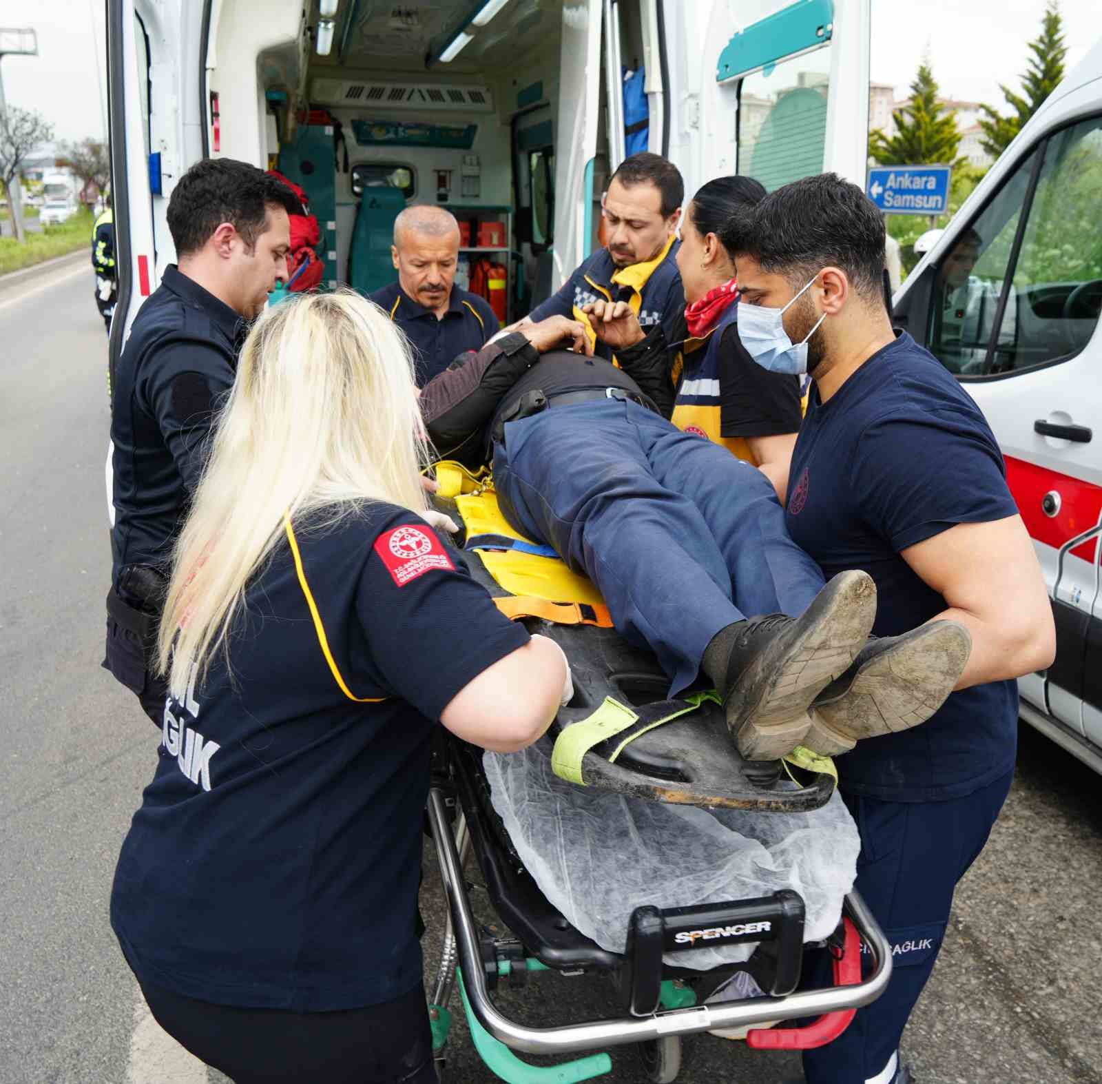 kirikkalede iki otomobil carpisti 7 yarali 5