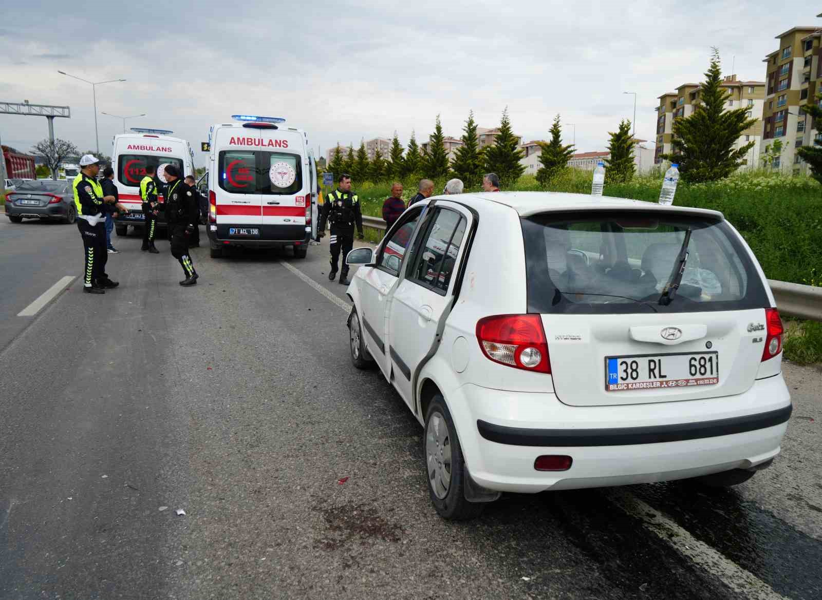 kirikkalede iki otomobil carpisti 7 yarali 6