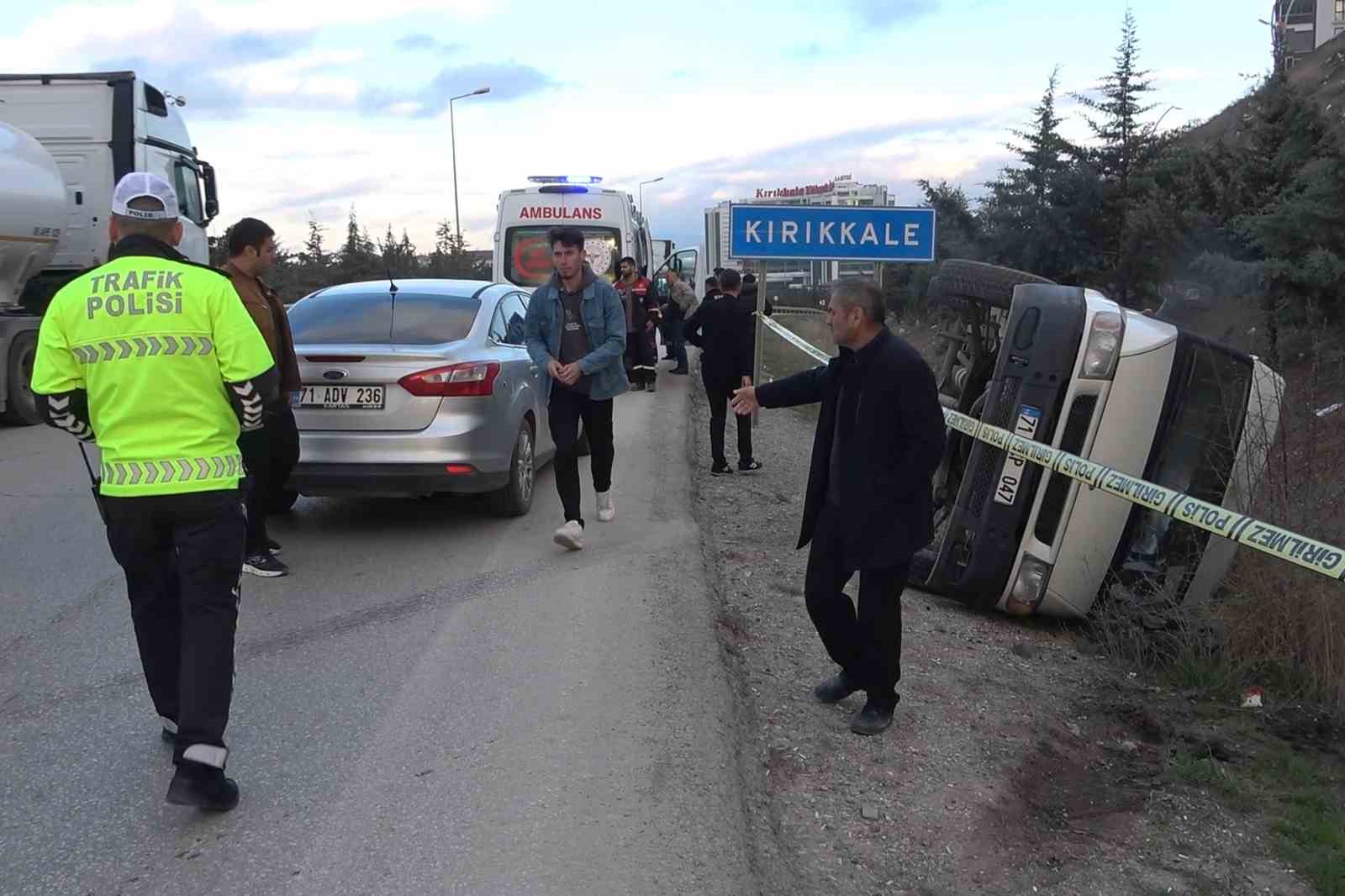 kirikkalede isci servisi kamyonla carpisti 5 yarali 4 7gGIuym1